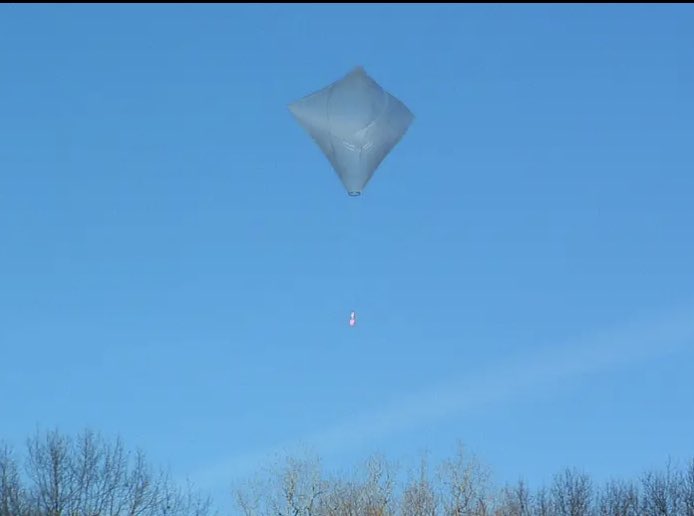 rochte's tweet photo. @KellyO @Apex_WW I've only flown tetrahedral objects over Michigan, so I'm happy to know it wasn't one of mine! #arhab 😂 https://t.co/SPwj7jbnRL