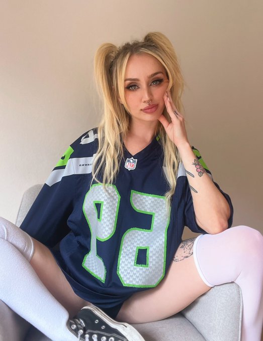 What&rsquo;s ur favourite position 🥰 https://t.co/n1JEdwHMk1