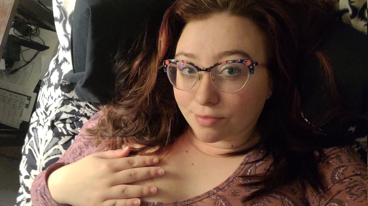 Sapphire~OF in bio, free & paid on Twitter: "who wants to pay for my