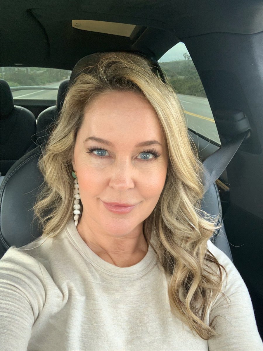 Erin_Murphy's tweet photo. Super Bowl! Who are you rooting for? Or are you just watching the commercials &amp; the halftime show? 🏈 https://t.co/I7Qbrg1PAB