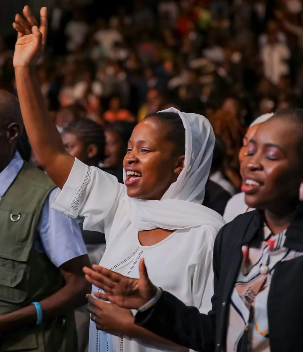 tadiwa_charles's tweet photo. BACK FROM NIGERIA 🇳🇬 WITH FIRE 🔥 🔥🔥
#uebertangel #bebeangel #uebertangeljr #pastorfelix #goodnewsworld #goodnewsnation #spiritembassyharare #deeperlifephase #heavenonearth #money #HolyGhost #God #Jesus #church #Sunday #tadiwacharles #kraftonikartz #Word #praise #worship https://t.co/1fW08tezuL