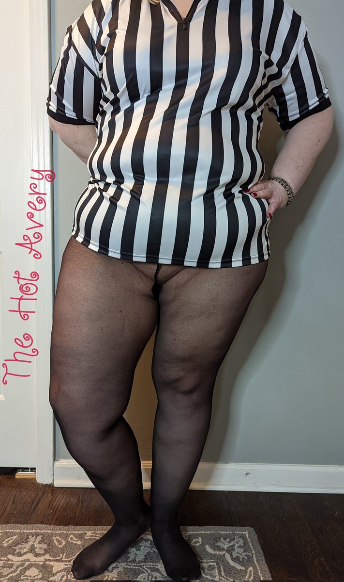 thehotavery's tweet photo. It's finally Super Bowl Day... Go Chiefs!
#pantyhose #blackpantyhose #legs #feet #toes #nylons #stockings #tights #pantyhoseworship #legworship  #pantyhosefetish #nylonfetish #legfetish #stockingfetish https://t.co/fbiWHpbp6g
