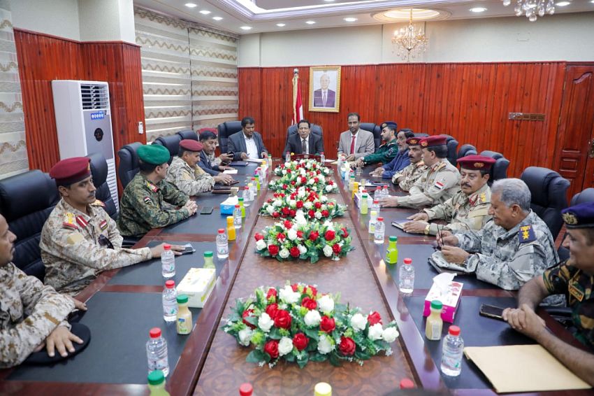 Yemenarmyeng's tweet image. #Almahrah
The Security Committee chaired by Governor Mohammed Ali Yasser discussed the security situations of the governorate &amp;amp; the taken procedures to maintain security, stability &amp;amp; public tranquility &amp;amp; the local authority efforts in supporting the military &amp;amp; security services