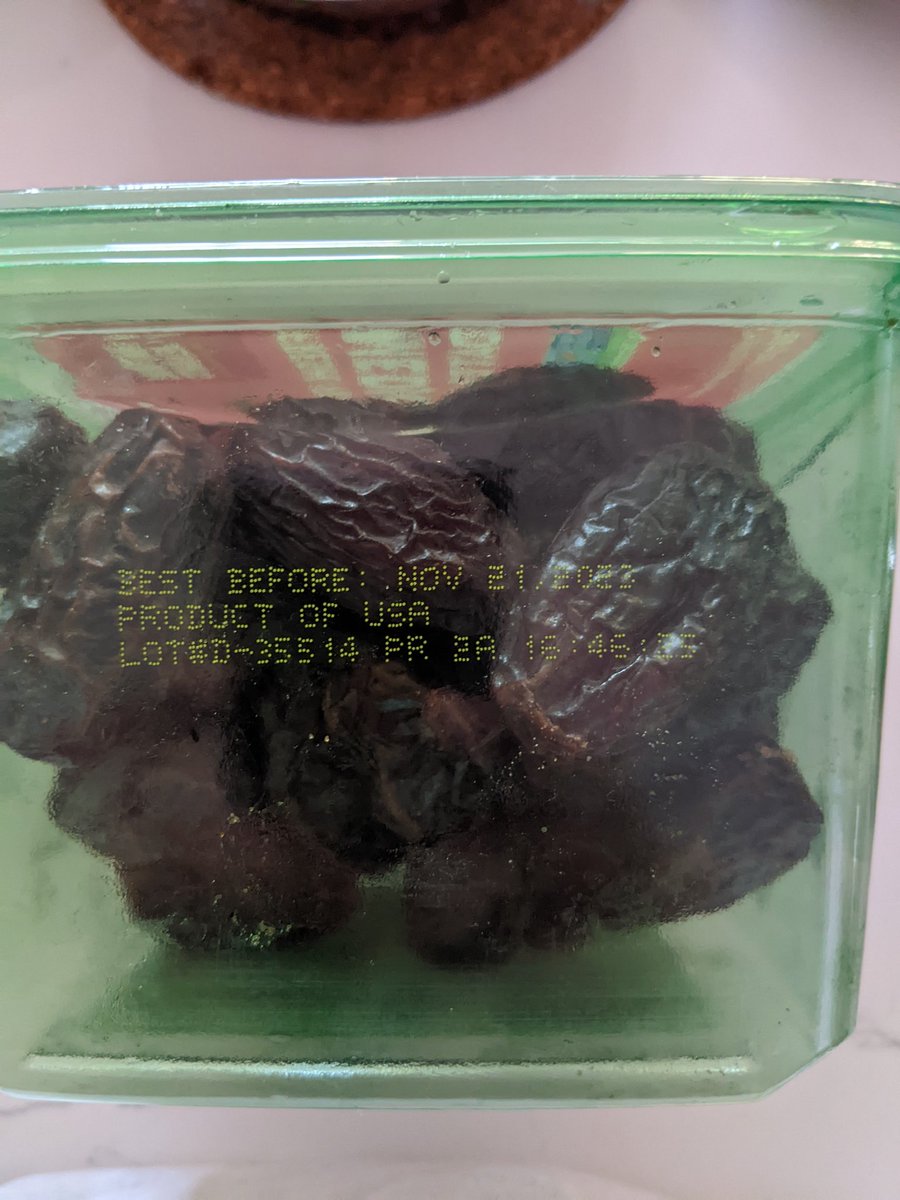 guruprasanth13's tweet photo. @LoblawsON bought dates on Feb 4 at Fortinos store in Brampton for my baby !! Shocked to see the brown dust inside!! Think this went bad!! Don't buy these people!!! https://t.co/WLFzohkZw9