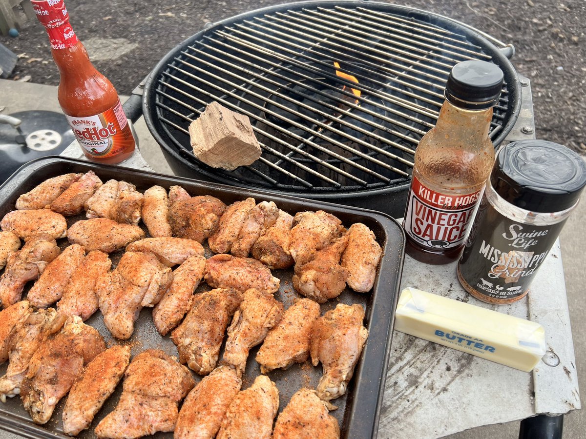 DOBBMac's tweet photo. @HowToBBQRight Vortex chicken wings just going on! https://t.co/hQABDg2ZBp