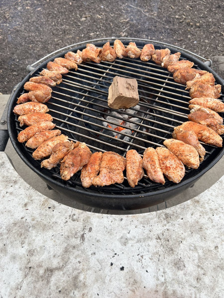 DOBBMac's tweet photo. @HowToBBQRight Vortex chicken wings just going on! https://t.co/hQABDg2ZBp