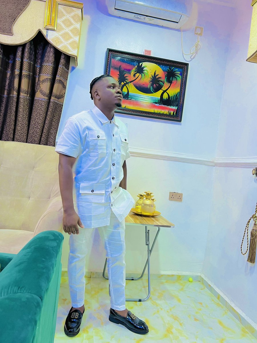 ogamickytweets's tweet photo. Iโm a Nigerian
Iโm igbo
I have never been interested in politics, but this time around, i am voting for peter Obi.
#PeterObi4President2023 #PeterObiIsComing #ObiDattiInLagos #Lagos4LP #Chrisland https://t.co/FnNDNlv2u0