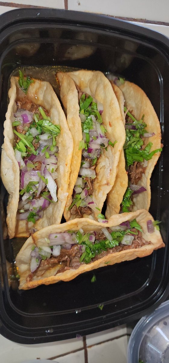 gatoradelaker's tweet image. #barbacoa 🥰🌮 #cupcakes 🧁💚
#porkbuns w/ a side #starry 🍋👍