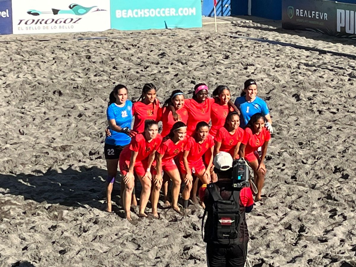 DeportesC10's tweet photo. ⏱ Primer periodo | Min 12'
Comienza el partido entre #CorraldeMulas y la #BSUES de la categoría femenina.
#AmericasWinnersCupElSalvador2023 https://t.co/6naGQUKpy0
