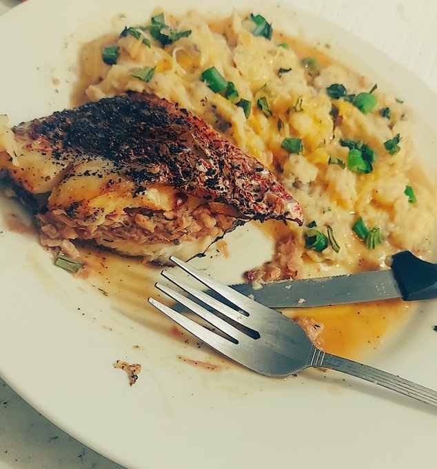 Red snapper stuffed with spicy tuna and a side of mashed potatoes with mushrooms and chives #homemade<a href="/tag/homemade"class="tags"><span>#homemade</span></a>