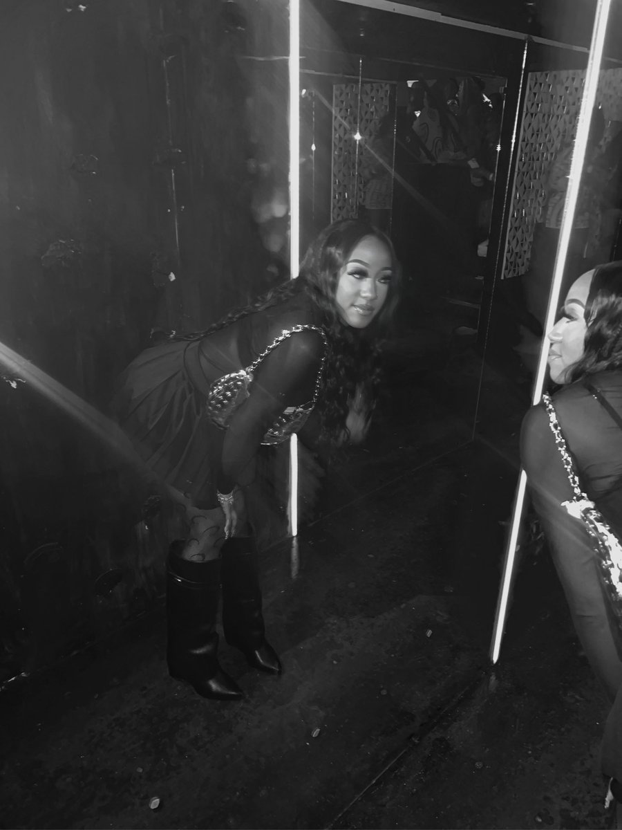 xperfectlykiy's tweet photo. f*** a happy birthday send them racks thru🖤 #Finally22 https://t.co/q0J9VYhBpd