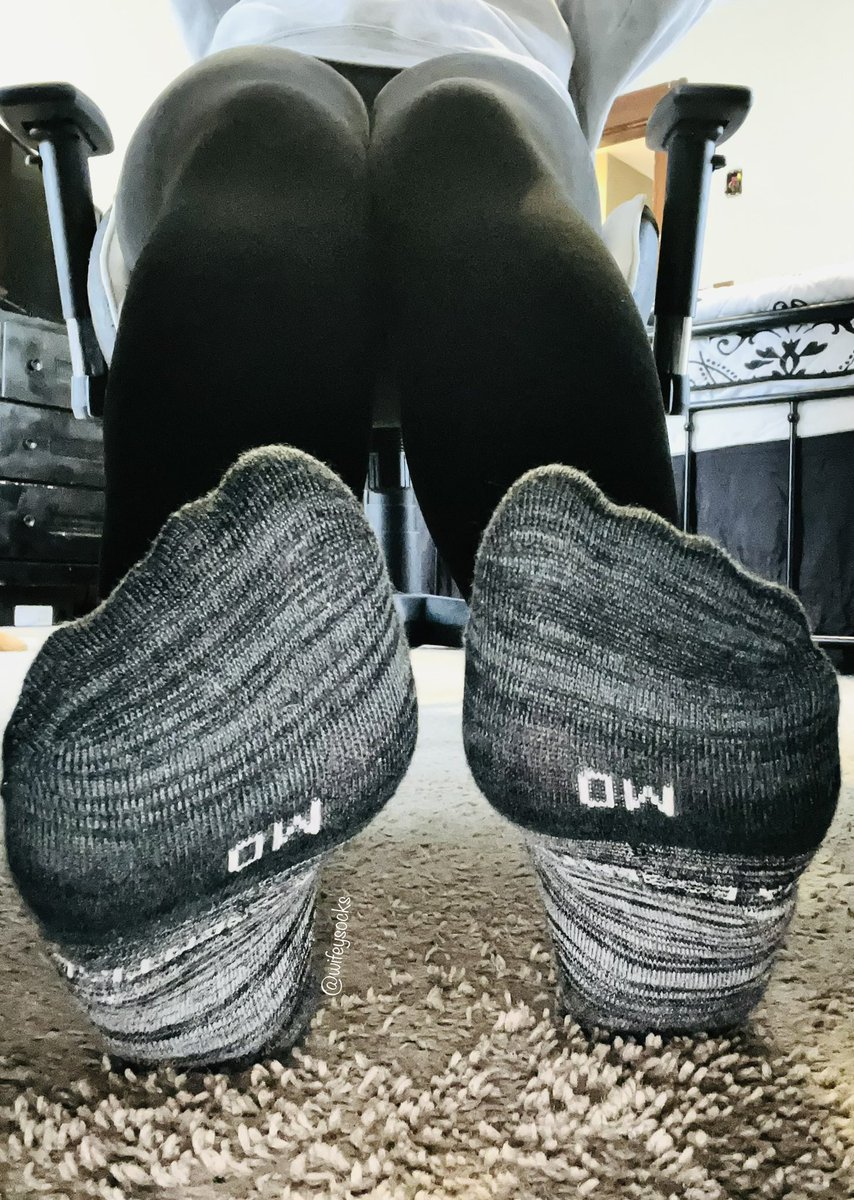 WifeySocks's tweet photo. 🍑😋 #wifeysocks #curvywife #noshowsocks #sexysocks #socksniffer #sockworship #bootie #underarmour #cutiewithabootie https://t.co/57sTjbFxPB