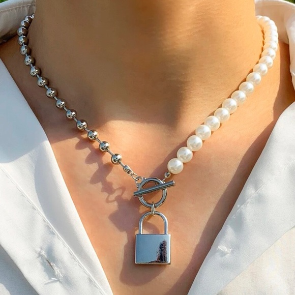 BlessedActivity's tweet photo. So good I had to share! Check out all the items I'm loving on @Poshmarkapp #poshmark #fashion #style #shopmycloset #zara #katespade: https://t.co/EIhngig3WS https://t.co/OR7B8T4wiU