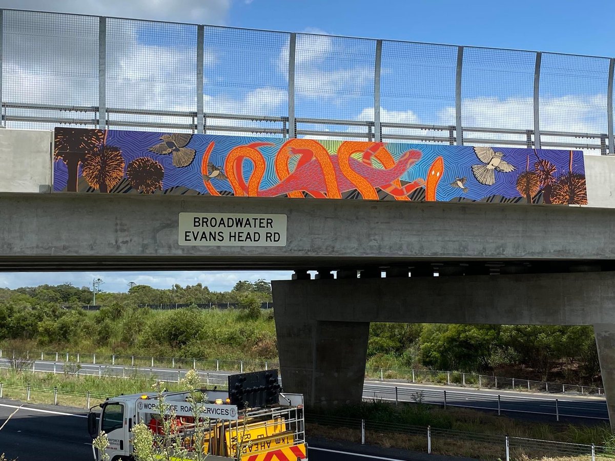 ‘Songlines’ by Bundjalung, Yaegl & Gumbaynggirr nations proudly being displayed on the overpasses of our Goori highways, travelling from the Bundjalung nation & working their way down south. Congratulations to our local artists form this region for working on this project 🖤💛❤️