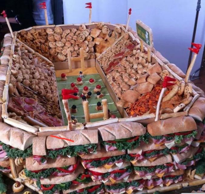 TeddyPastel's tweet photo. Uff. Hat ganz schön lange gedauert, aber ich denke das Ergebnis kann sich sehen lassen! #SuperBowl #ranNFL #snackstadion 🏟️ 🏈 https://t.co/pDLIzMQtn9