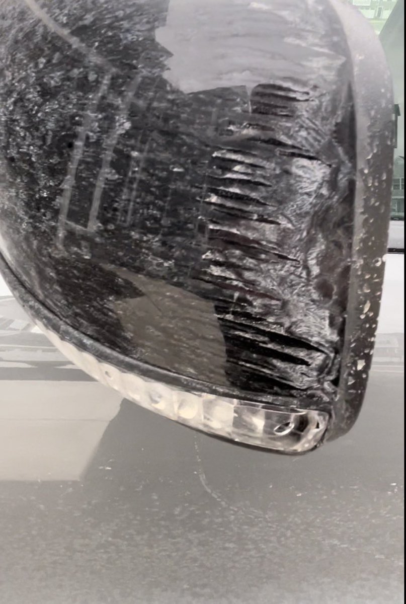 realstewpeters's tweet image. OHIO: This is what’s happening to cars after driving through spurts of rain…70+ MILES SE OF THE EAST PALESTINE INCIDENT!