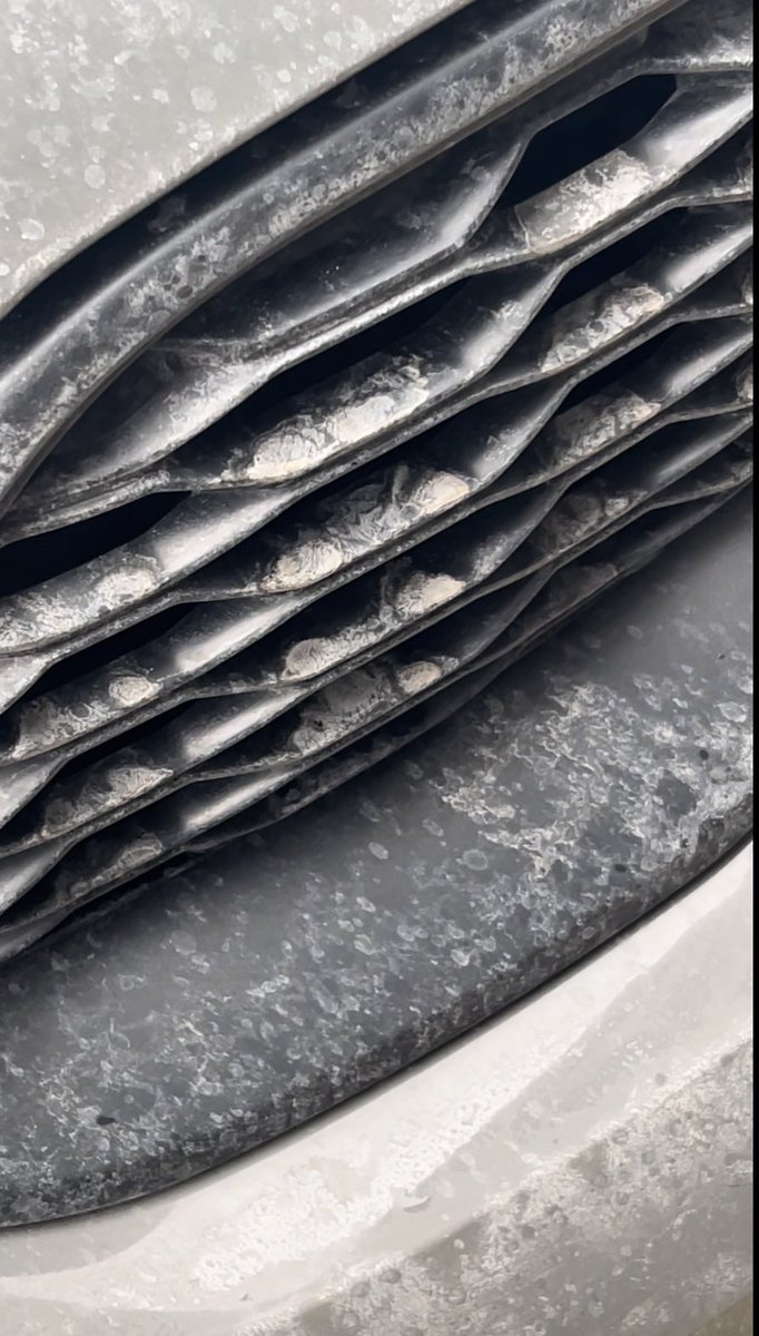 realstewpeters's tweet image. OHIO: This is what’s happening to cars after driving through spurts of rain…70+ MILES SE OF THE EAST PALESTINE INCIDENT!