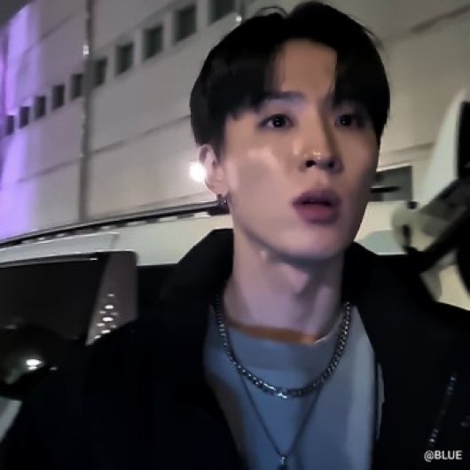 아침부터 얼굴 공격 심하네,,,