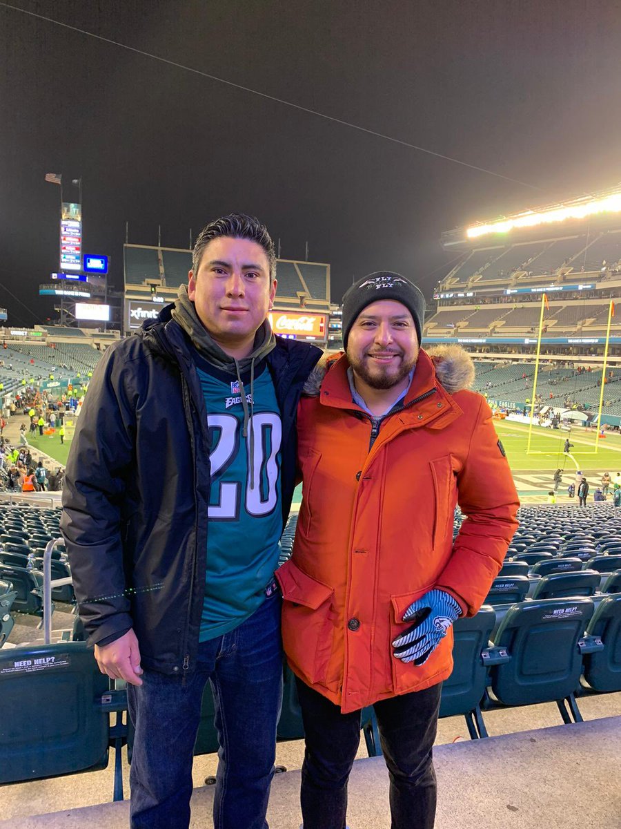 serch_zarate's tweet photo. #LosMasBuscados @TUDNMEX ya apoyando a mis Eagles @adevaldes @EnriqueBurak @pepesegarra #SuperBowlLVII 🏈🦅 https://t.co/eWrpUwRI5c