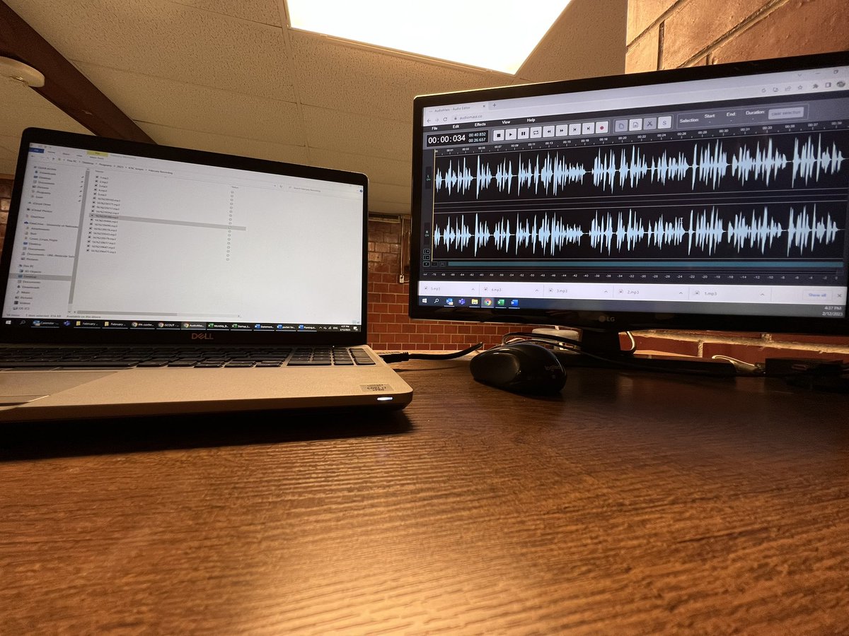 AgTechLuan's tweet photo. In my home office this Sunday, and recording my Monthly KTIC Radio Extension Corner. Planting season is knocking on the door in NE, so Iโm recording about the importance of #planter and #machinery preventive maintenance before the season starts. #UNLExt #Planting #Corn #Soybeans https://t.co/jQOzPiwAiT