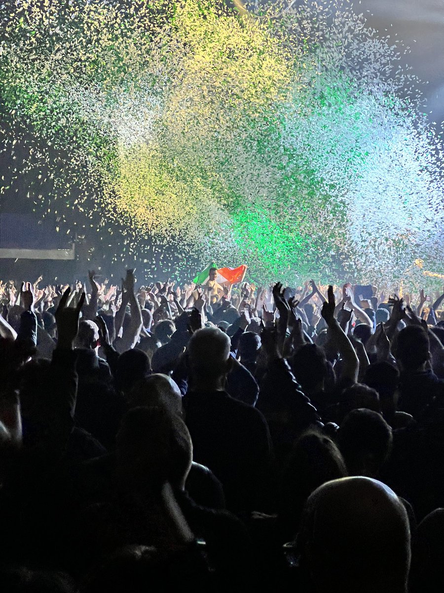aymericseassau's tweet photo. Ce soir à #Nantes c’était #dropkickmurphys ( + The #Rumjacks et #Pennywise en première partie) et c’était coooool! 🤘⚡️😎
« The boys are back and they’re looking for trouble! »
Qui a dit qu’on était trop vieux? 😉 https://t.co/wavCueLbg4