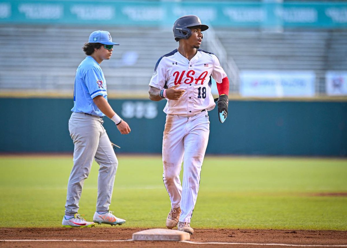 recreaydeportes's tweet photo. ¡Celebra Estados Unidos- IMG 🇺🇸 su medalla de bronce 🥉 en el #DIBAT tras vencer a Guatemala 🇬🇹, 13 carreras a 0! 

El pitcher ganador fue Joseph Mascaro tras lanzar 3 entradas, permitiendo 1 hit y ponchó a 4 jugadores. https://t.co/T28HoiSv6f
