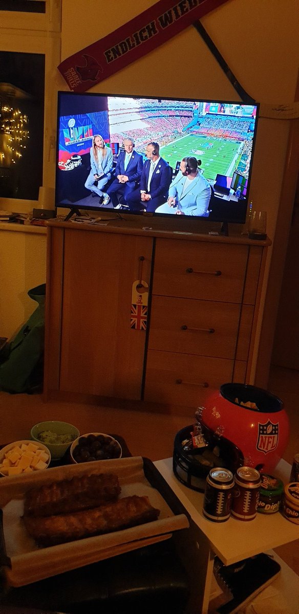 JessiMGGrote's tweet photo. Let's go @Chiefs !!!🏈❤
Wenn dich dein Date versetzt und du jetzt alleine für 2 essen musst.🙈
Falls noch jemand vorbei kommen mag, für Essen ist gesorgt.😅
@Icke41 @EsumePatrick @BjoernWerner @rannfl_suechtig
#football #rannfl #ransb57 🏈 https://t.co/ZyowZLqu6d
