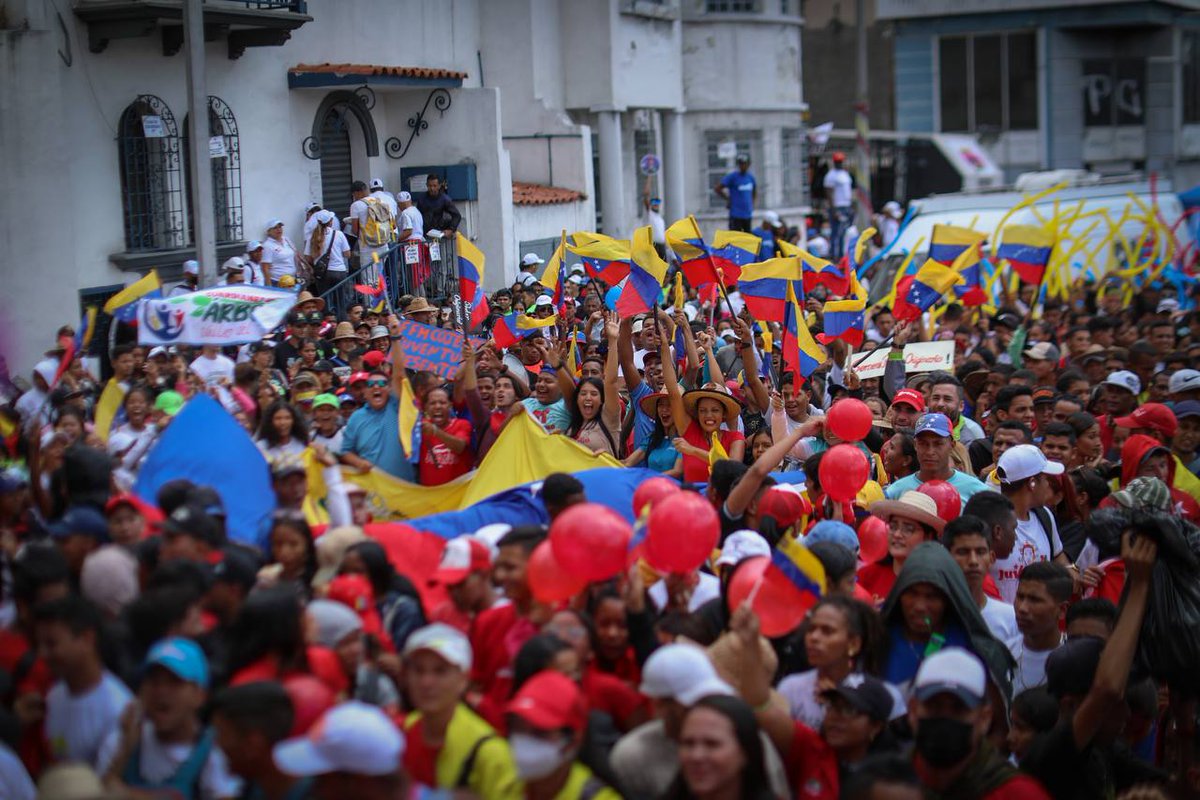 gabycomunas's tweet photo. Que lo sepa el mundo, no pudieron ni podrán con la juventud venezolana, patriota, alegre, rebelde y leal a las causas justas! Así como hace 209 años, hoy estamos decididxs a ser libres, soberanos e independientes. 🇻🇪♥️

@NicolasMaduro

#DíaDeLaJuventudPatriota https://t.co/oLox31nXNR