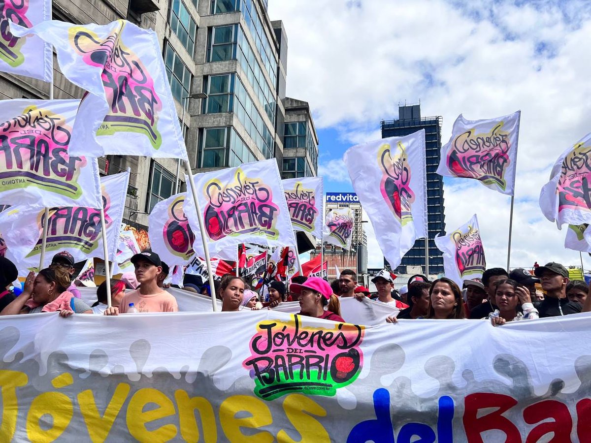 gabycomunas's tweet photo. Que lo sepa el mundo, no pudieron ni podrán con la juventud venezolana, patriota, alegre, rebelde y leal a las causas justas! Así como hace 209 años, hoy estamos decididxs a ser libres, soberanos e independientes. 🇻🇪♥️

@NicolasMaduro

#DíaDeLaJuventudPatriota https://t.co/oLox31nXNR