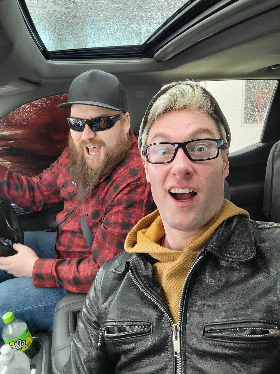 TisMeAaronGee's tweet photo. A little shower never hurt. #openthewindows

🤣🥳 https://t.co/eUwlhsily1