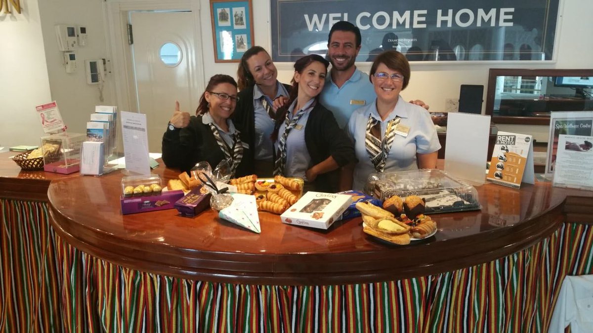 nuestra recepción y su grande cambio, rememorando como era antes . No obstante las obras y los cambios siempre juntos animandonos con una sonrisa! Gracias equipo para estar siempre alli!  <a href="/egarmch/">Ernesto García</a> <a href="/Laetitiabausse1/">Laetitia</a>  <a href="/Isabel95316909/">Isabel</a> <a href="/michelaraujo617/">Michel Araujo</a> <a href="/PriscilaGR6/">PriscilaGR</a> <a href="/VictorGilRM/">Víctor Gil</a>