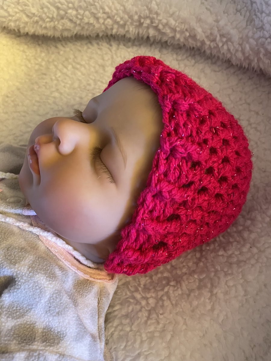 bevqual's tweet image. Sweet red hat for @letthemliveorg #crochet #newbornbabyhat #preborn #allbabiesmatter #ChooseLife