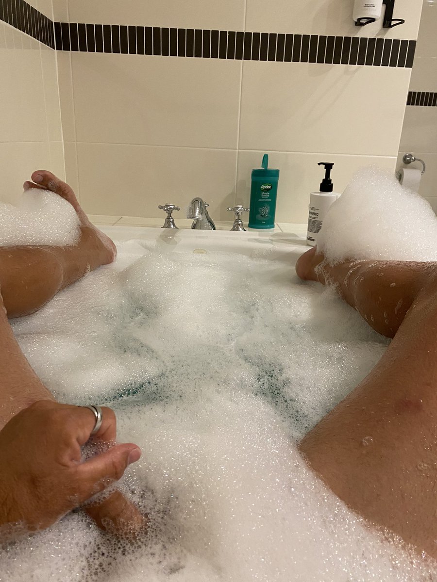 RT if you give me a foot rub 🙌 #bathtime #relax <a href="/Cam4_Aus/">Cam4_GayAus</a> #naked #goodcoastguy @HottestGayGuys2