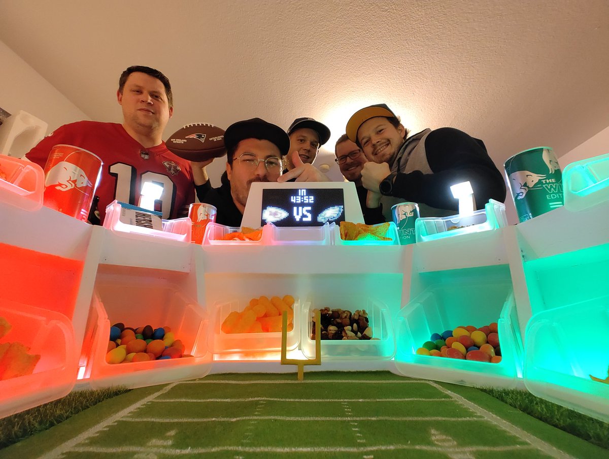 clestation's tweet image. Ein letztes Mal, ihr Lakritzbärchen #ranNFL #ranfootball #Snackstadium