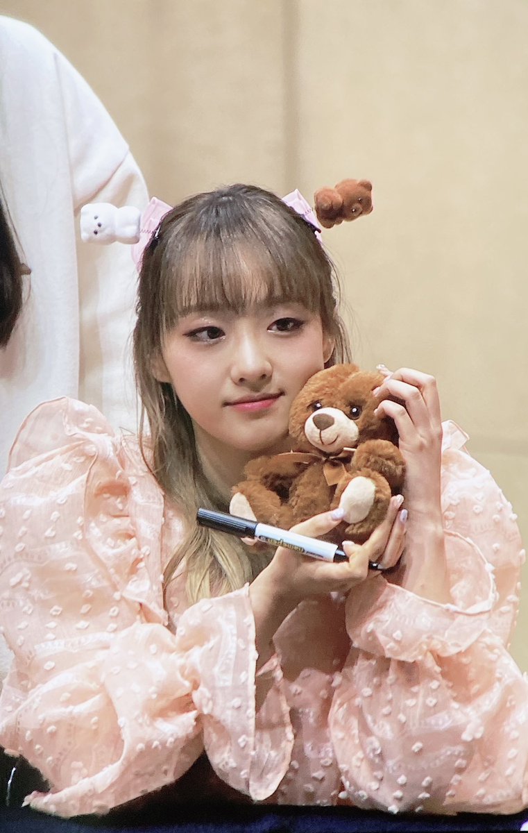 🦷seay on Twitter "i want chloe to cover teddy bear because she’s our