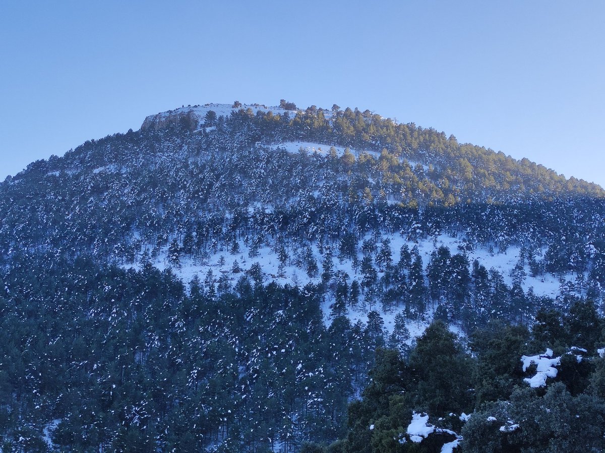 XodosMeteo's tweet photo. Capvespres a #Xodos que no tenen preu... 🌄❄️❤️ 
#neu #isaak #penyagolosa #marinet #capvespre #alcalaten https://t.co/TSiFpEc5be
