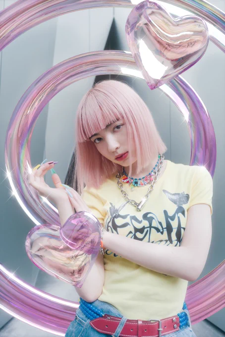 #スト6 の新キャラ「MANON」は、私が知ってるモデルの「MANON」( )からインスパイアされてる説を推したい。←スト6のMANON    実在するモデルのMANON→ 