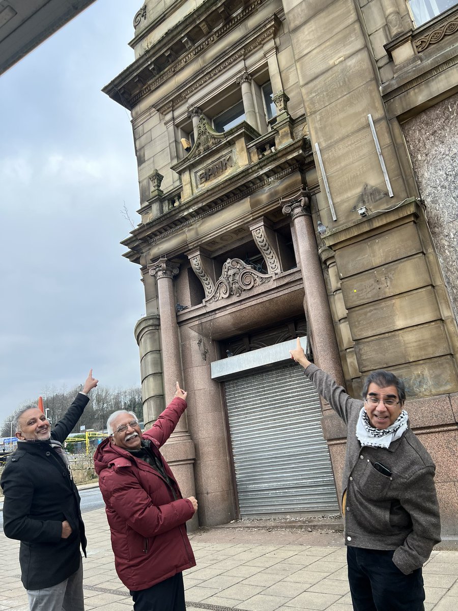k4shf's tweet photo. It was a pleasure to invite #AmjadBashir  owner @ZoukTeaBar back to #loveoldham after 58yrs visiting his Dads Shop that was on Shaw Rd Mumps rekindled memories with @786maq 👍nice walk &amp; tea in @MiljulChai 👏👏#oldhamhour #weareoldham https://t.co/GeQB2mwLcP