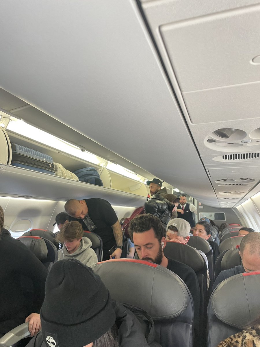 arigonzalez_me's tweet photo. I’m done with @AmericanAir they checked my carry on at the gate even though there was plenty of space in the overheard bins. Asked why they did this and they didn’t respond and didn’t let me go get my carry on when it was still by the door. Terrible service https://t.co/UFgIr24JgH