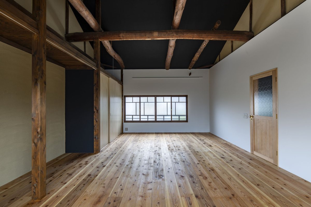 tecture1's tweet photo. 山本嘉寛建築設計事務所 YYAAが奈良県でリノベーションした住宅〈佐保路の家〉。
https://t.co/T6SWReJVIK
町屋の意匠を復原した現代の住まい。仕様もわかる#TECTURE
Photographs: Keishiro Yamada https://t.co/khKLhGCxwE