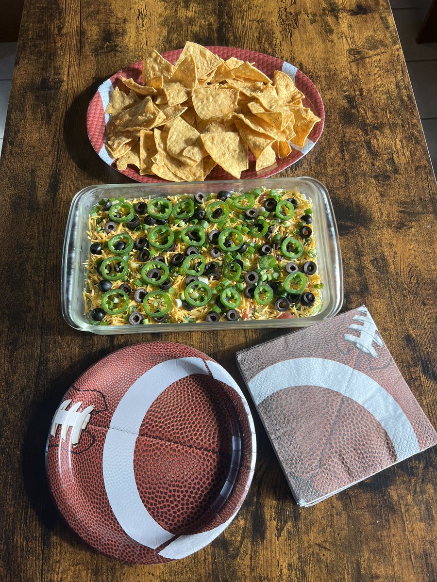 AvaBaghai's tweet photo. Time to get this party started with my homemade 7 layer dip! 🏈😎 #SuperBowl #SuperBowlLVII #MasterPiece #SevenLayerDip https://t.co/cGz4BD0p3O