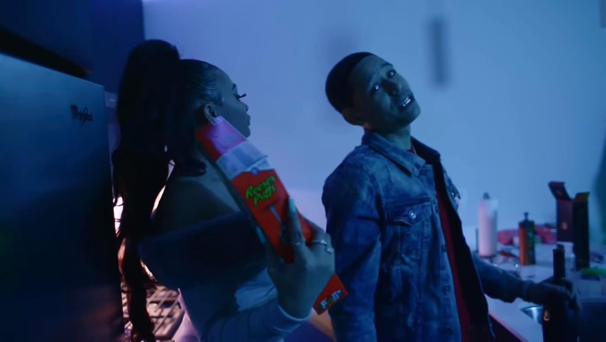D5iveGG's tweet photo. bra from the reese’s puffs commercial done went krazy🤣🤣🤣 https://t.co/5PKmQ8NaWB