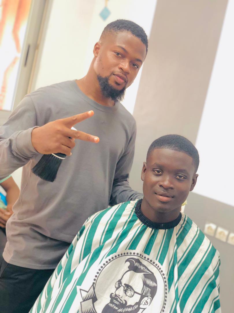 Mho_bolajhi's tweet photo. Me : putting smile on my clients face to start new week βΊ .
#BestCuts β‘π
#Barbershop πΉπ¬ https://t.co/rYqMy0G2de