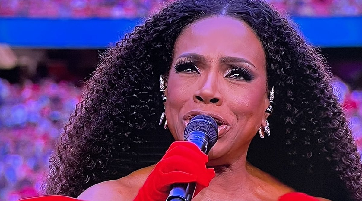 A beautiful start to the #SuperBowl #SherylLeeRalph