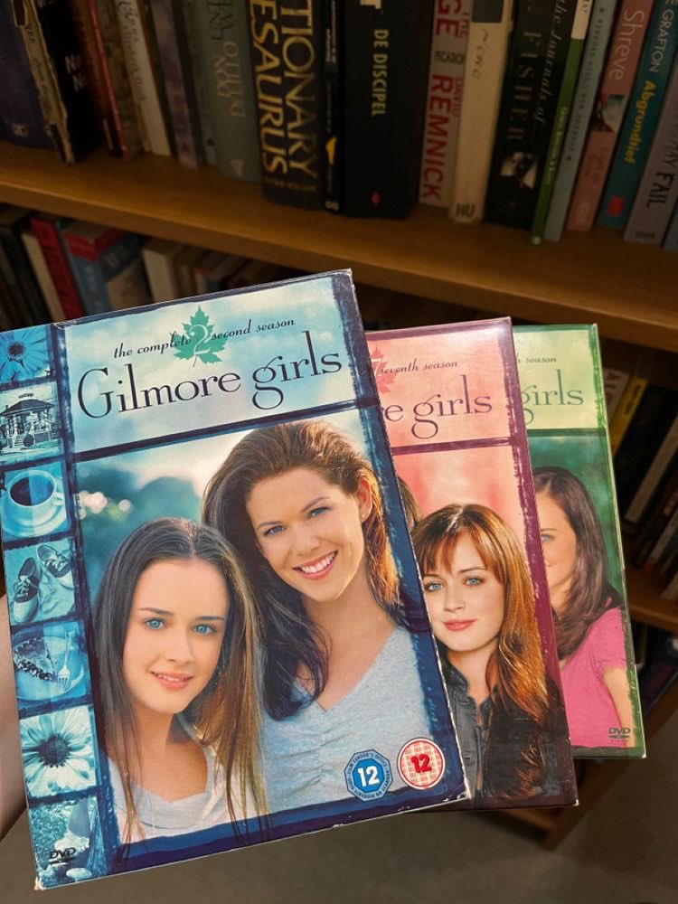 thinkergilmore's tweet photo. i want all the gilmore girls seasons on dvd https://t.co/6tmmGt5Ew7