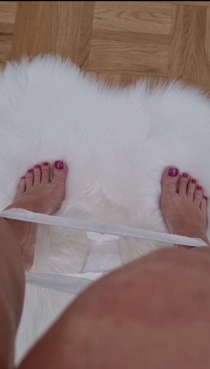 zigyk2's tweet photo. @Paypig130 45 years old Milf with sexy body and feet of a goddess.
Subscribe to my page and enjoy in sexy contents 😈😈😈
https://t.co/GT0FTx6tU4 https://t.co/lxnWTdINKW