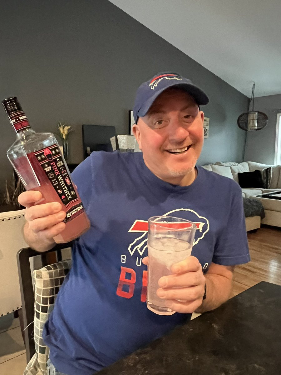 WDunn36's tweet image. Super Bowl in #Canada is not complete without @pinkwhitney @RearAdBsBlog @ryanwhitney6 @BizNasty2point0 @MikeGrinnell_  #spittingchicklets