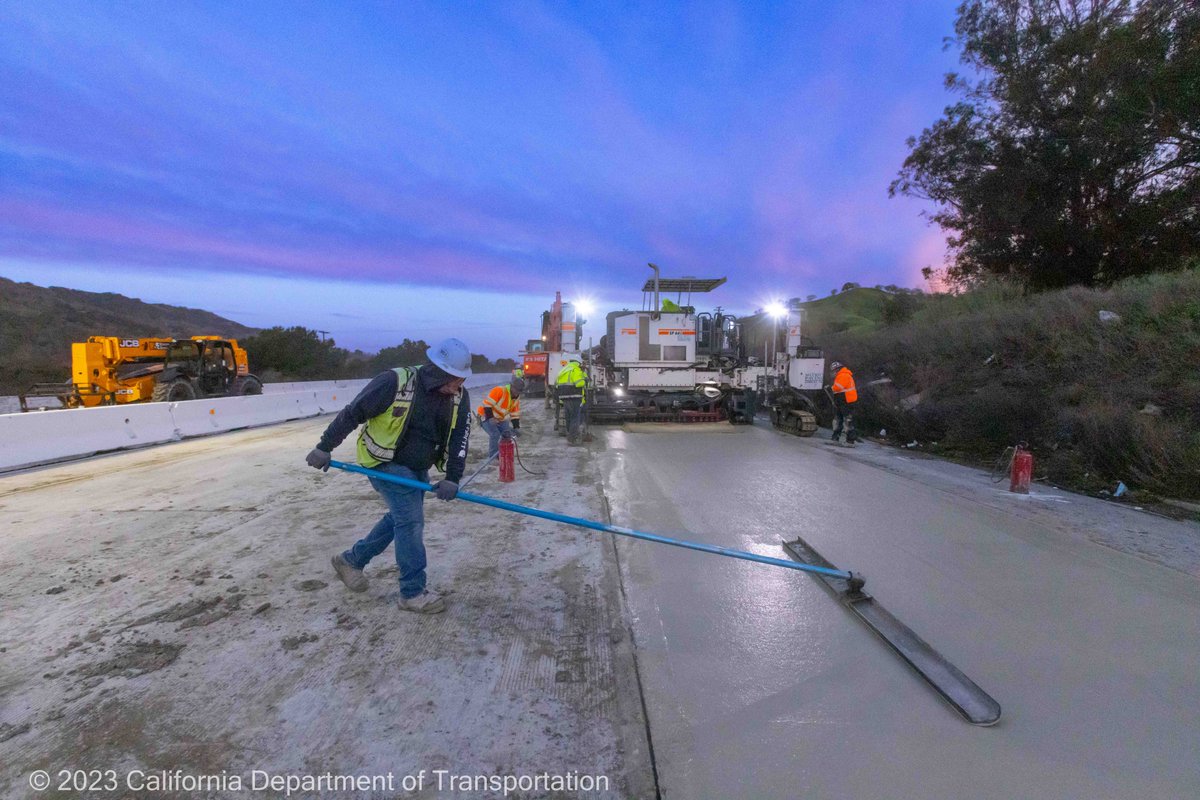 CaltransD4's tweet photo. #680PAVING: Crews began pouring liquid concrete Saturday night into early Sunday morning. NB I-680 is scheduled to re-open early Monday morning. #concretepour #construction #california #alamedacounty https://t.co/zqDrodfOxx