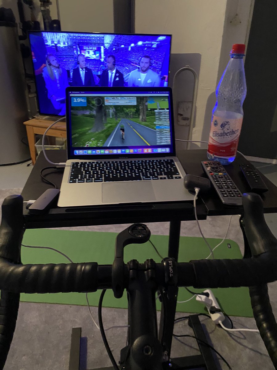 ChrisLergen's tweet photo. Rolling into SB57. #ranSB57 #ranNFL #triathlon Go @Chiefs @rannfl_suechtig  @GoZwift https://t.co/LbA2bXVgEG