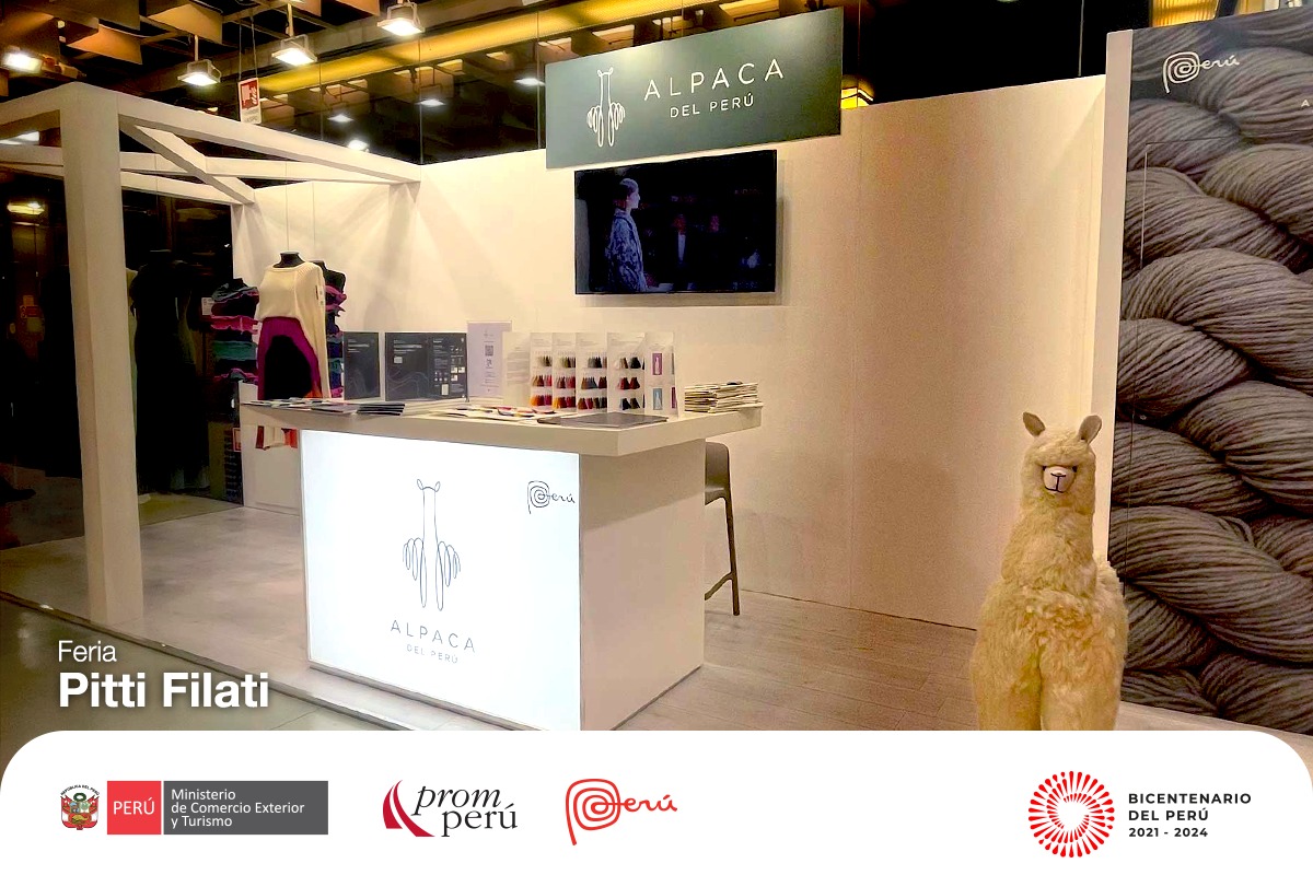 Promperu's tweet image. A través de la marca sectorial #AlpacaDelPerú 🇵🇪🦙 se presentó una colección de marcas nacionales en la feria #PittiFilati2023. Resaltando las características intrínsecas de la #modaperuana, como la sostenibilidad y diseño innovador.  👉 bit.ly/3HWIkBJ

#PROMPERÚ